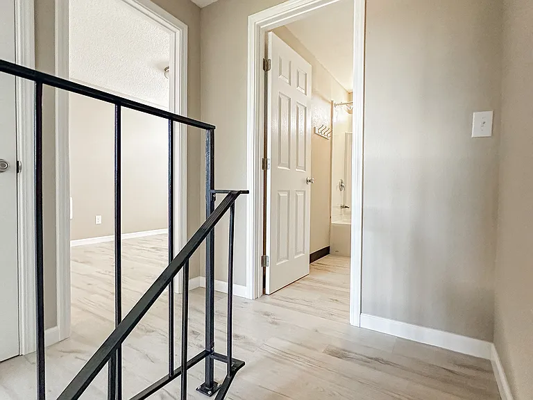 Gregory Manor — Photo 10