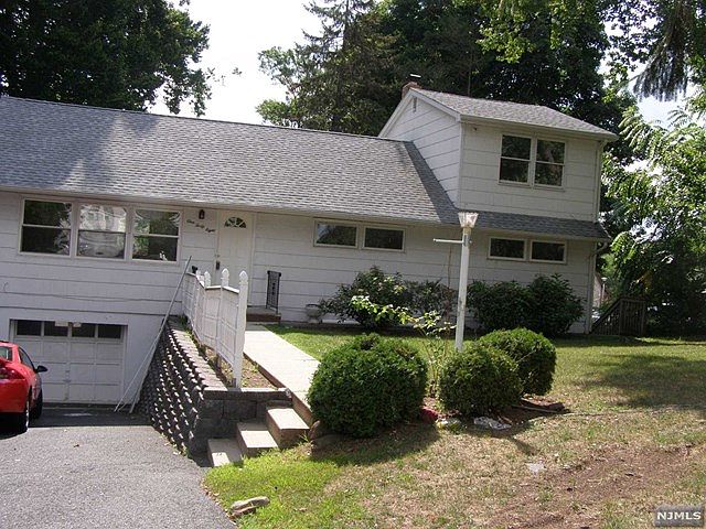 2nd image of 148 Forest Ave