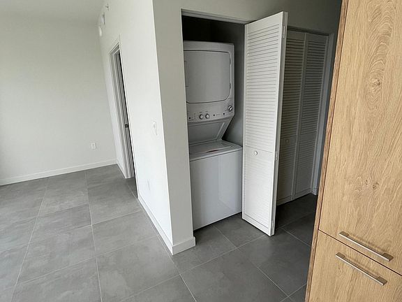 4th image of 401 NW 30th St #105