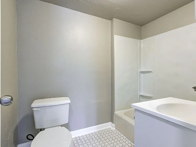 1919 NW 11th St #4D — Photo 7