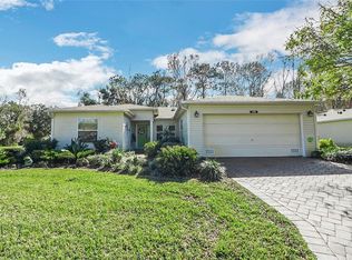 448 Bentwood Dr, Leesburg, FL 34748