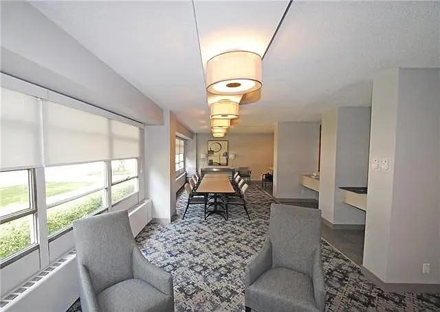 333 W Meyer Blvd — Photo 3