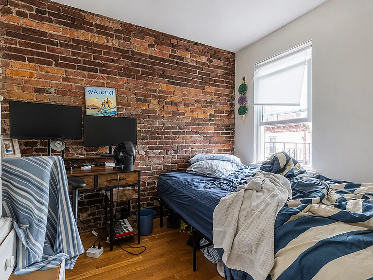 218 W 8th St #3 — Photo 7