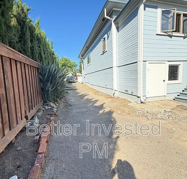 204 N Main St — Photo 34