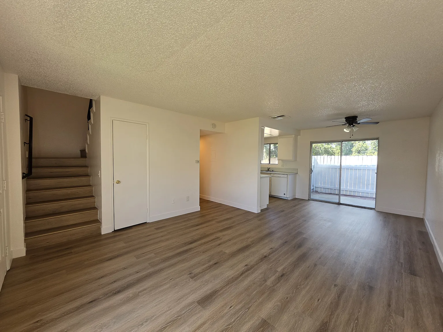 3 bed, 1.5 bath, 950 sqft, $2,800 — Photo 2