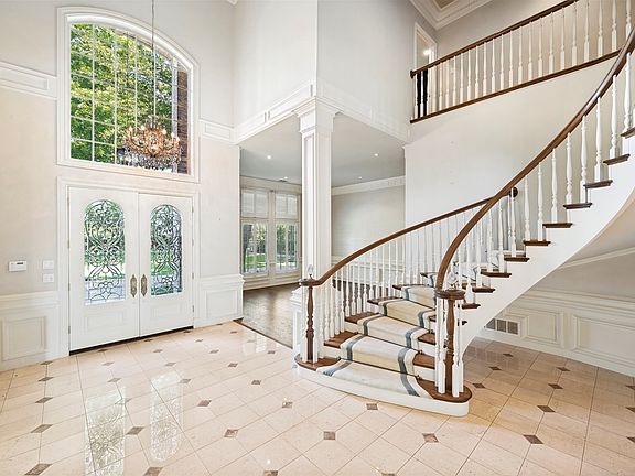 4th image of 10445 Strait Ln
