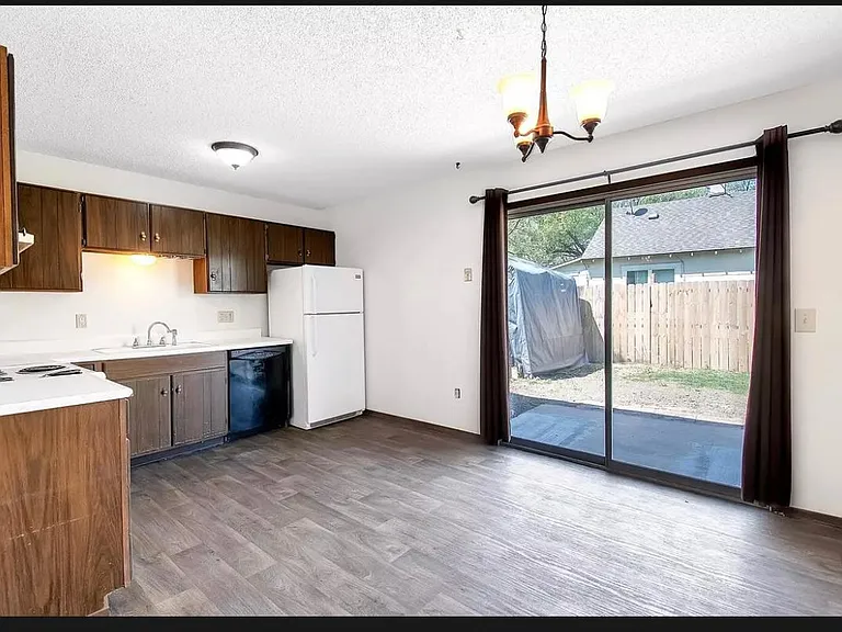 805 S Bonn St — Photo 3
