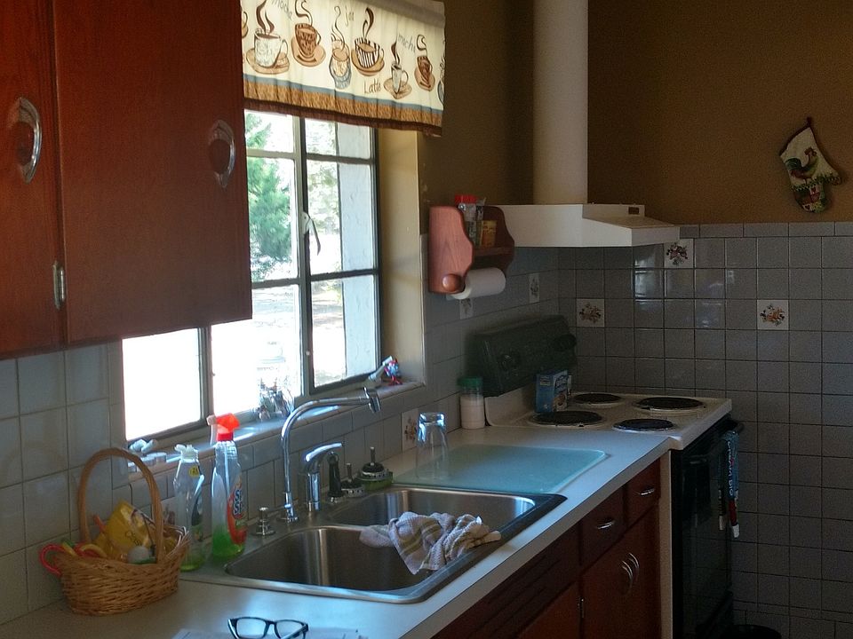 2nd image of 206 Holly Dr