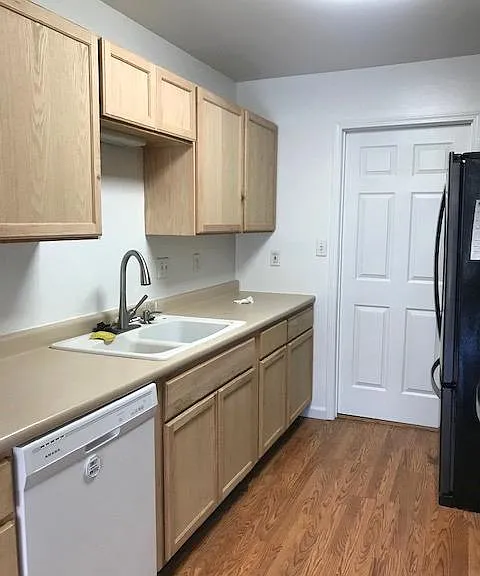 1413 Royal Oak Ct — Photo 6