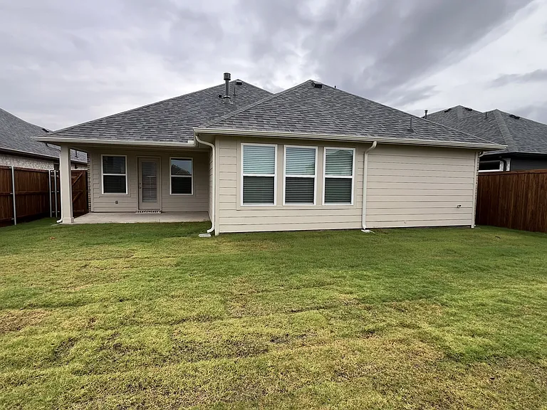729 Fencerow Trl — Photo 17