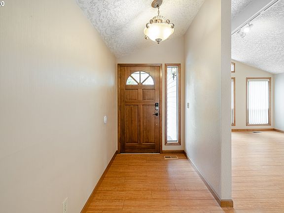 3rd image of 11312 NE 33rd Ave