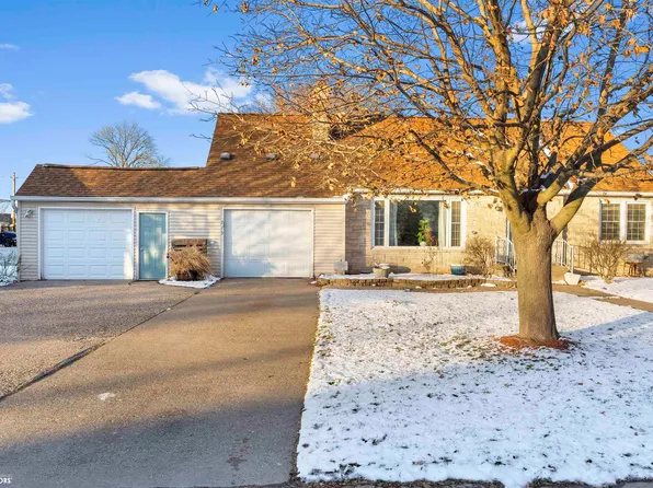 715 Pine St, Mediapolis, IA 52637