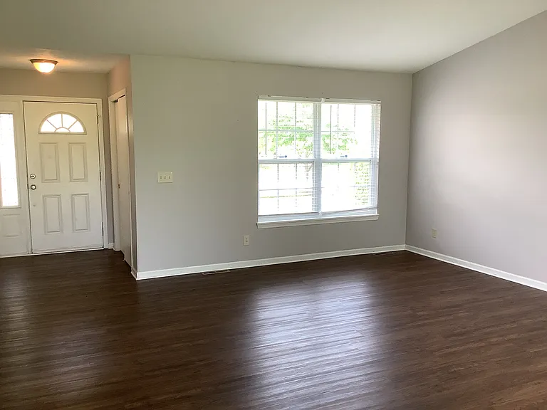 8298 Macintosh Ln — Photo 5