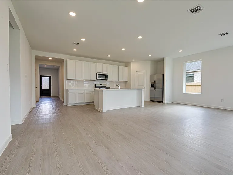 400 Robin St — Photo 8