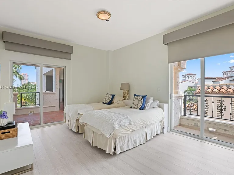 2442 Fisher Island Dr #5402 — Photo 29