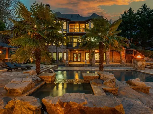 2461 Oak Grove Ests NE, Atlanta, GA 30345