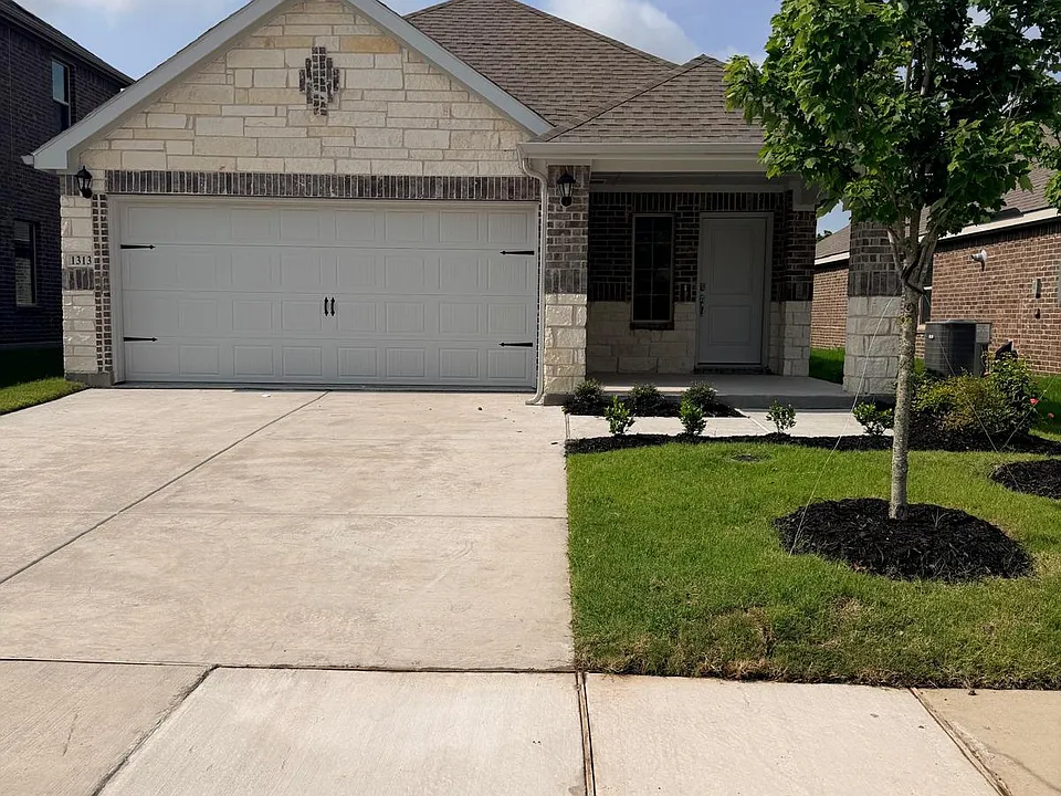 1313 Hopes Lake Dr