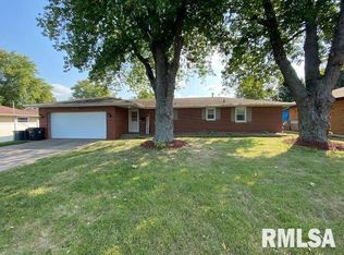1502 Highwood Ave, Pekin, IL 61554