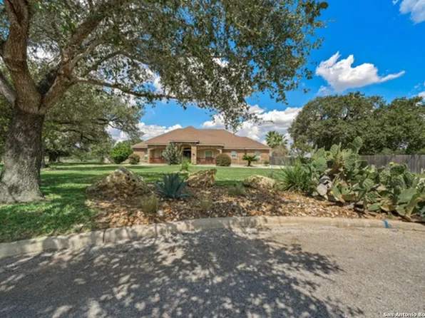 1734 CLOVER RDG, Pleasanton, TX 78064