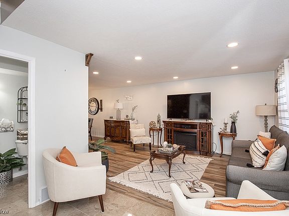 4th image of 24534 Clareshire Dr #8D