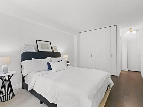 400 East 54th Street image 14 of 24