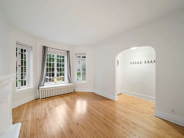 2629 N Troy St #1 — Photo 8