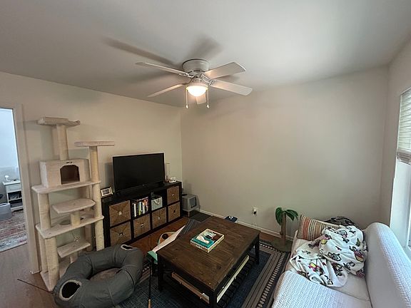 4th image of 1611 W 39th 1/2 St APT 103