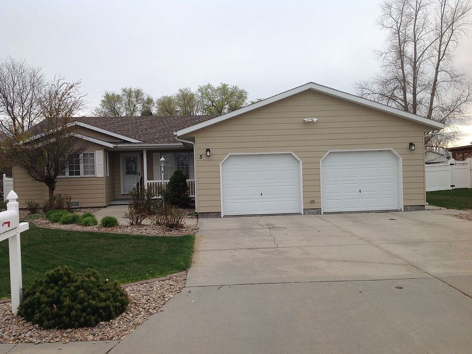 1st image of 5 Owens Dr