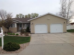 5 Owens Dr, Cozad, NE 69130