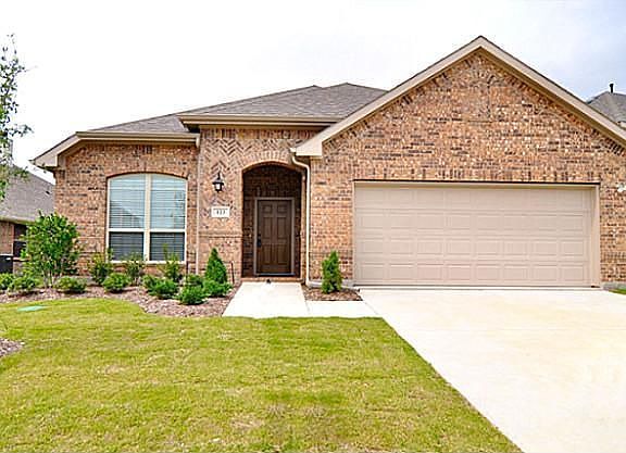 2nd image of 823 Lake Forest Trl
