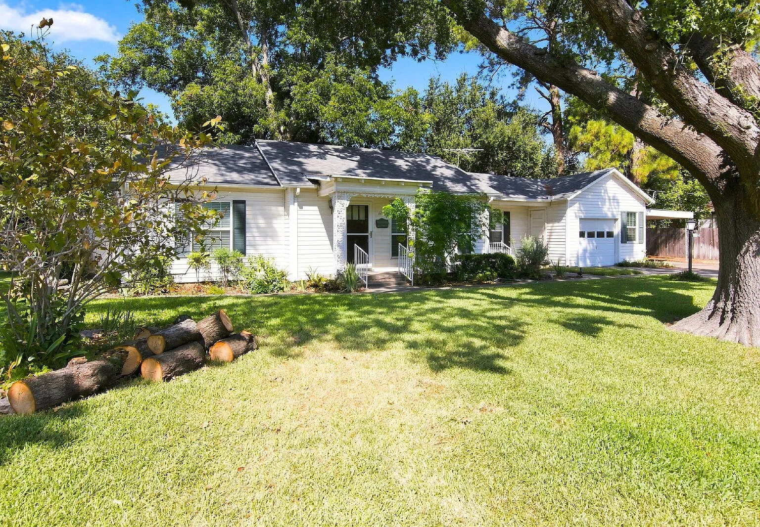 2 bed, 1.0 bath, 1167 sqft, $1,850 — Photo 2