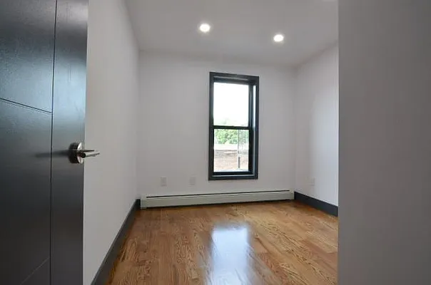 Rented by David Hirsch, LREB | media 27