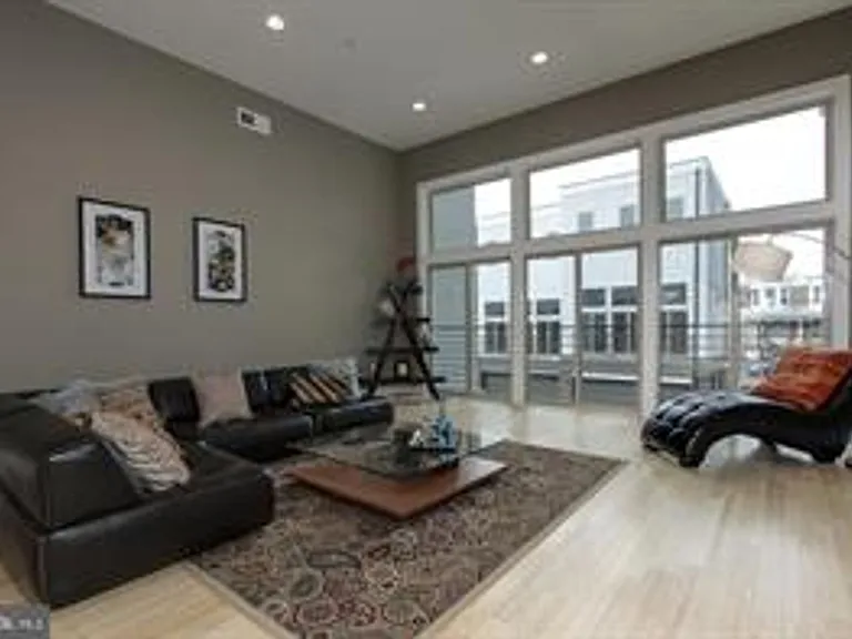 317 Dupont Manayunk Hls — Photo 3