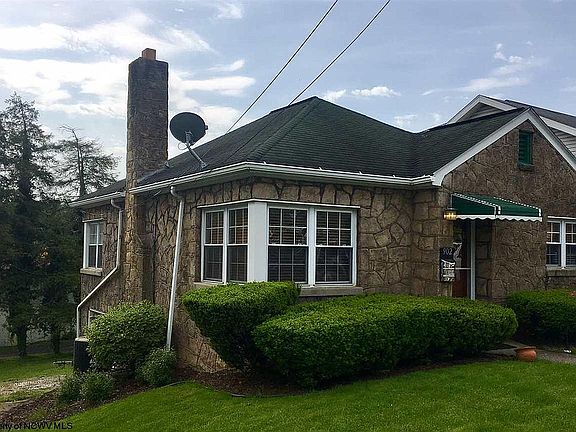2nd image of 902 Gaston Ave