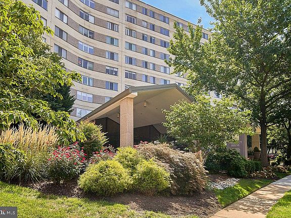5th image of 1200 N Nash St APT 516