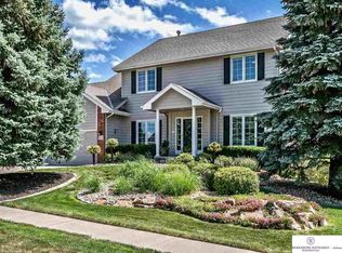 17519 William Cir, Omaha, NE 68130