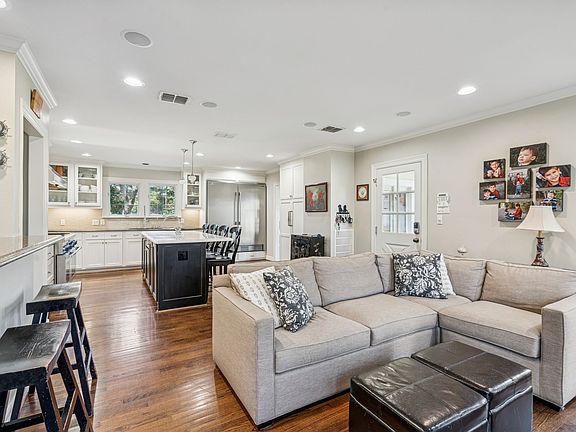 5th image of 8212 Midway Rd