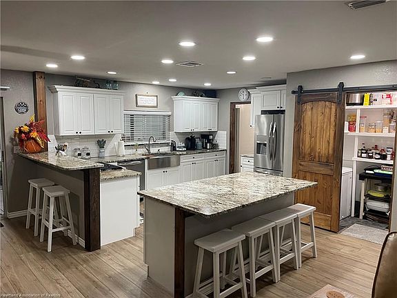3rd image of 3029 Waterway Dr
