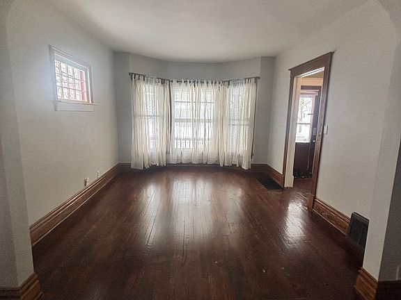 3rd image of 609 E Stockbridge Ave APT 1