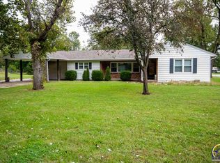 2434 SW Burnett Rd, Topeka, KS 66614