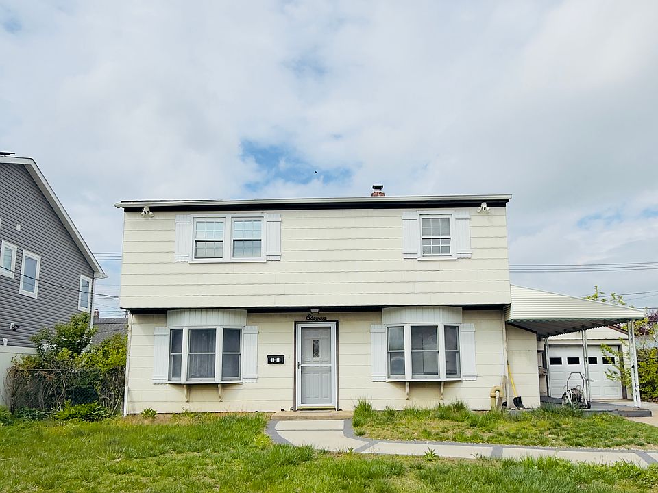 1st image of 11 Blue Spruce Rd