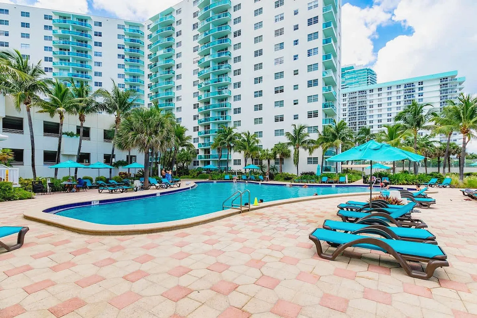 2 bed, 2.0 bath, 1173 sqft, $3,436 — Photo 2