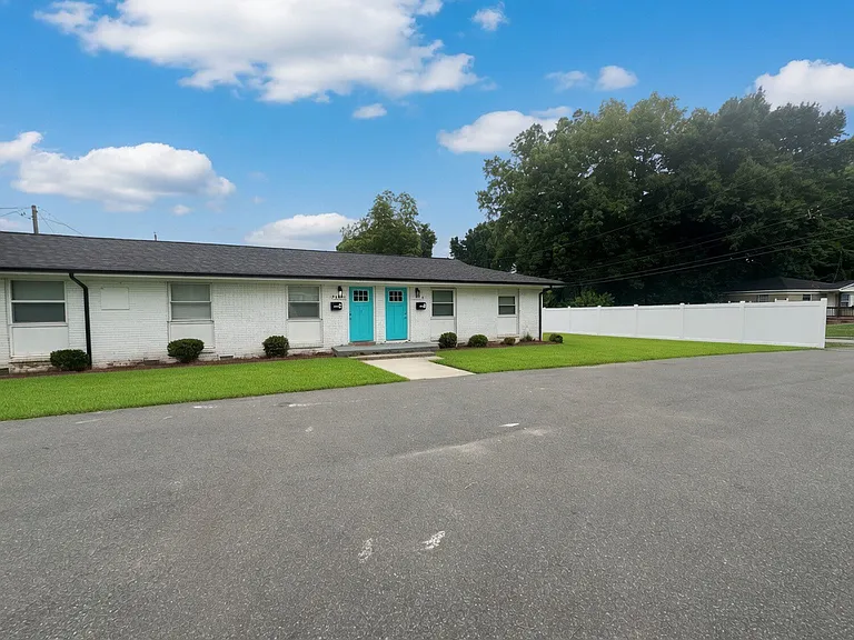2445 Julia Ave #B — Photo 1