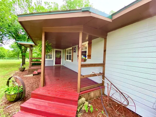 1325 W 10th St, Bonham, TX 75418