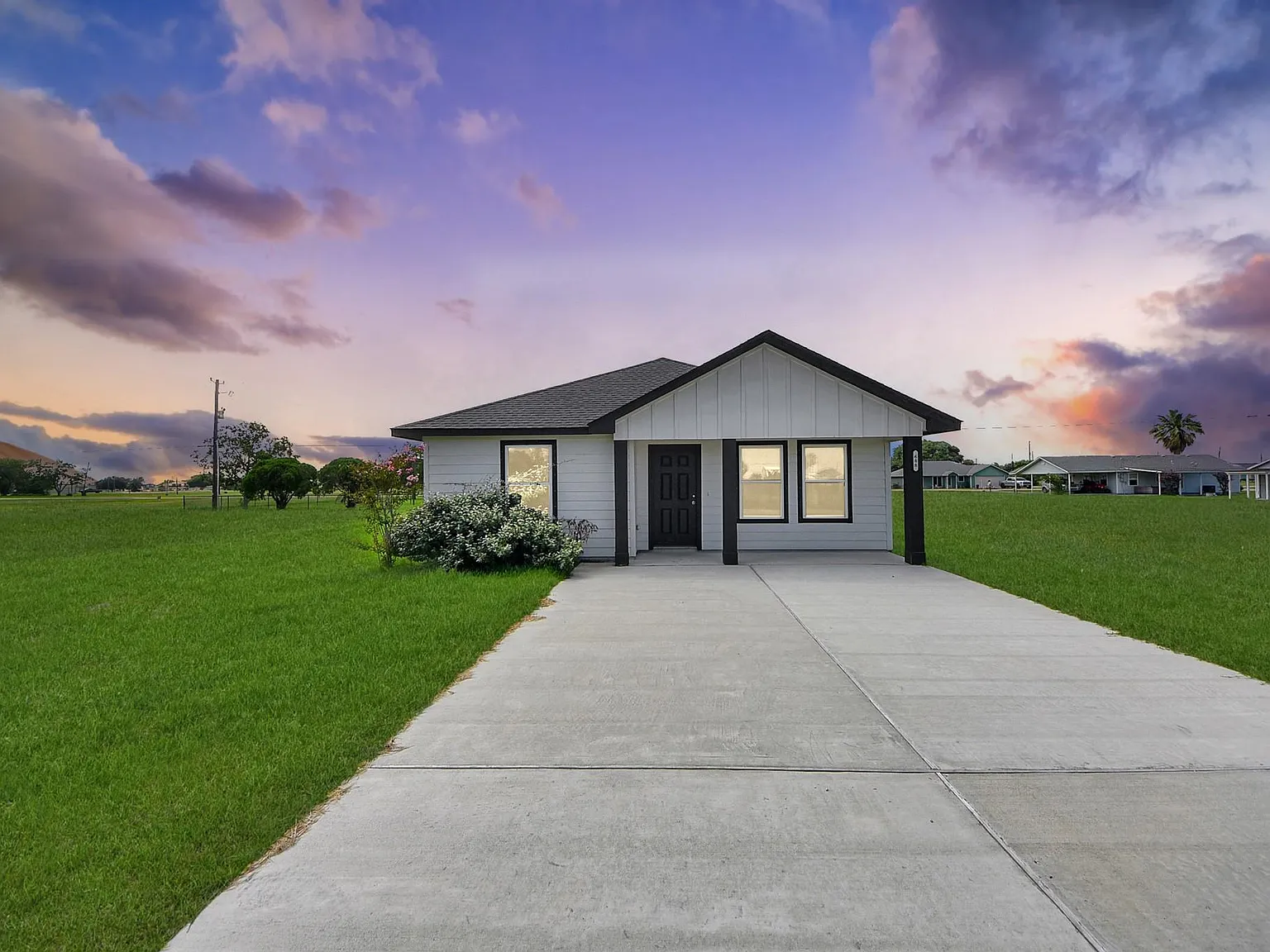 3 bed, 2.0 bath, $1,950 — Photo 1