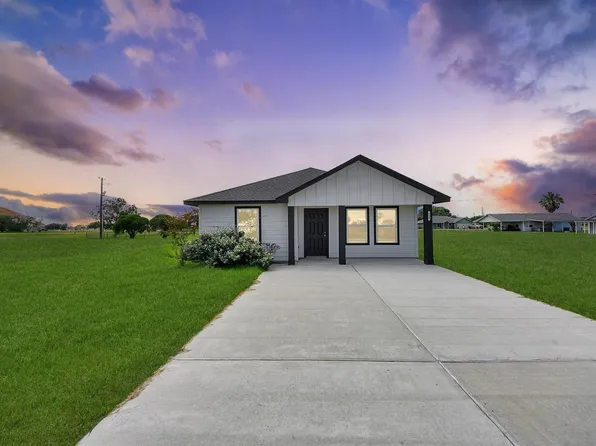 688 Swallow Dr, Palacios, TX 77465