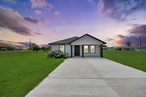 688 Swallow Dr Photo 1