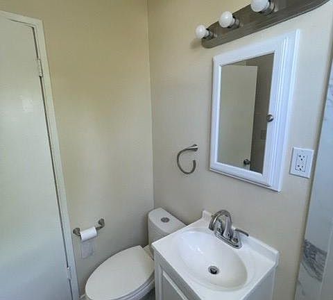 3rd image of 6726 N Elman St