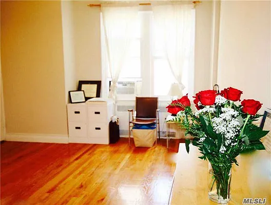 Sold by Remax City Square | media 11