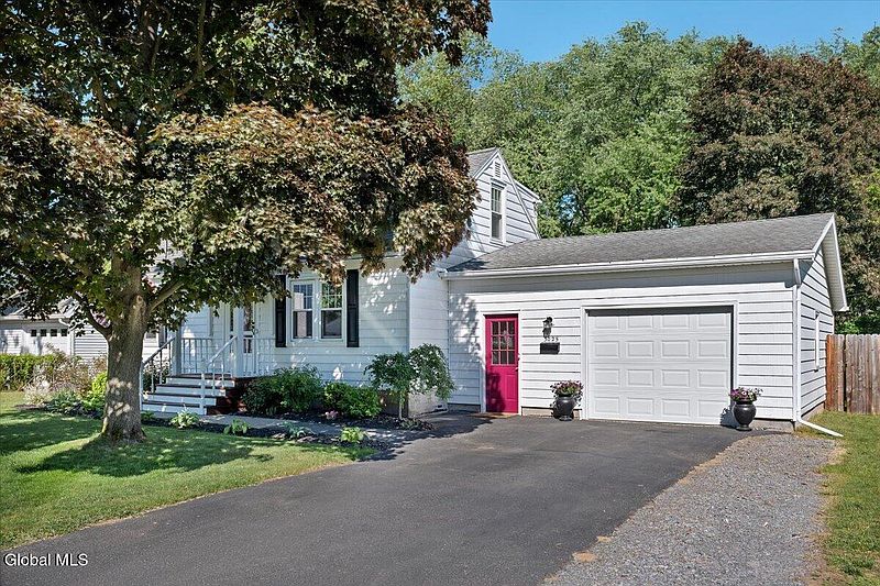 3rd image of 3025 Evelyn Drive